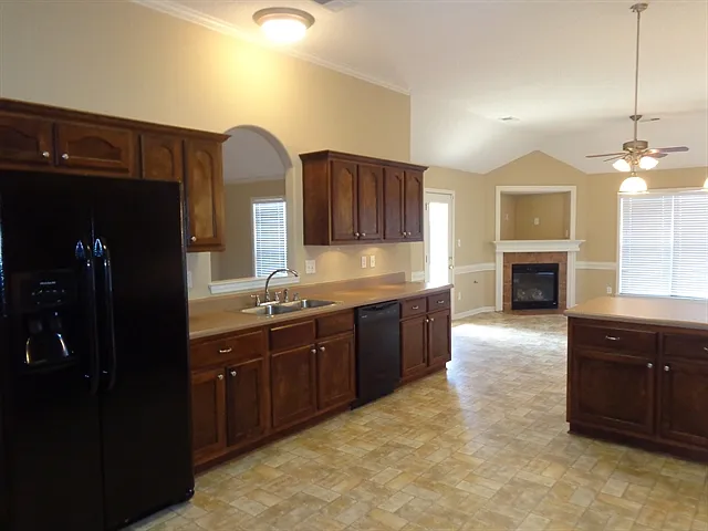 5 bed, 3.5 bath, 2480 sqft, $2,620 — Photo 3