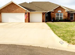 1825 Foxtail Cir, Altus, OK 73521