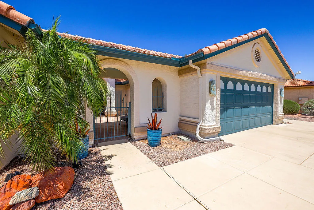 9326 E Nacoma Dr — Photo 2