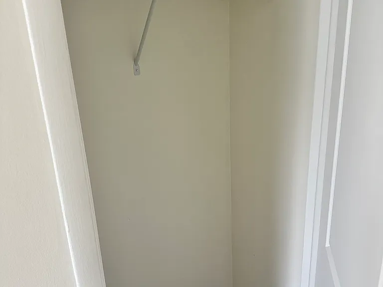 435 Hartford Sq — Photo 10