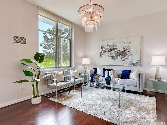 3rd image of 325 Berry St APT 109