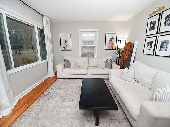 3rd image of 117 Woodley Rd