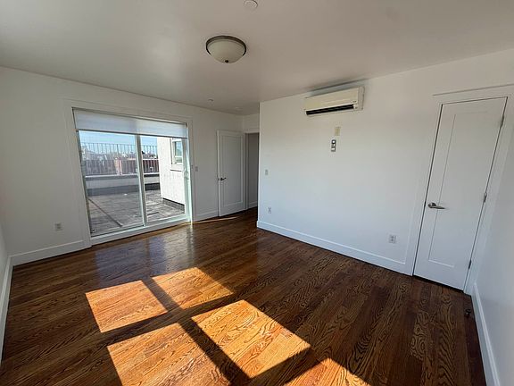 3rd image of 490 Ocean Pkwy APT 72