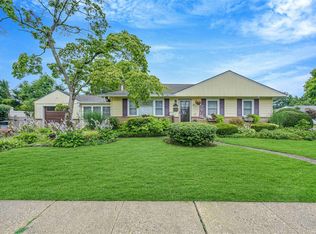10 Martling St, East Norwich, NY 11732
