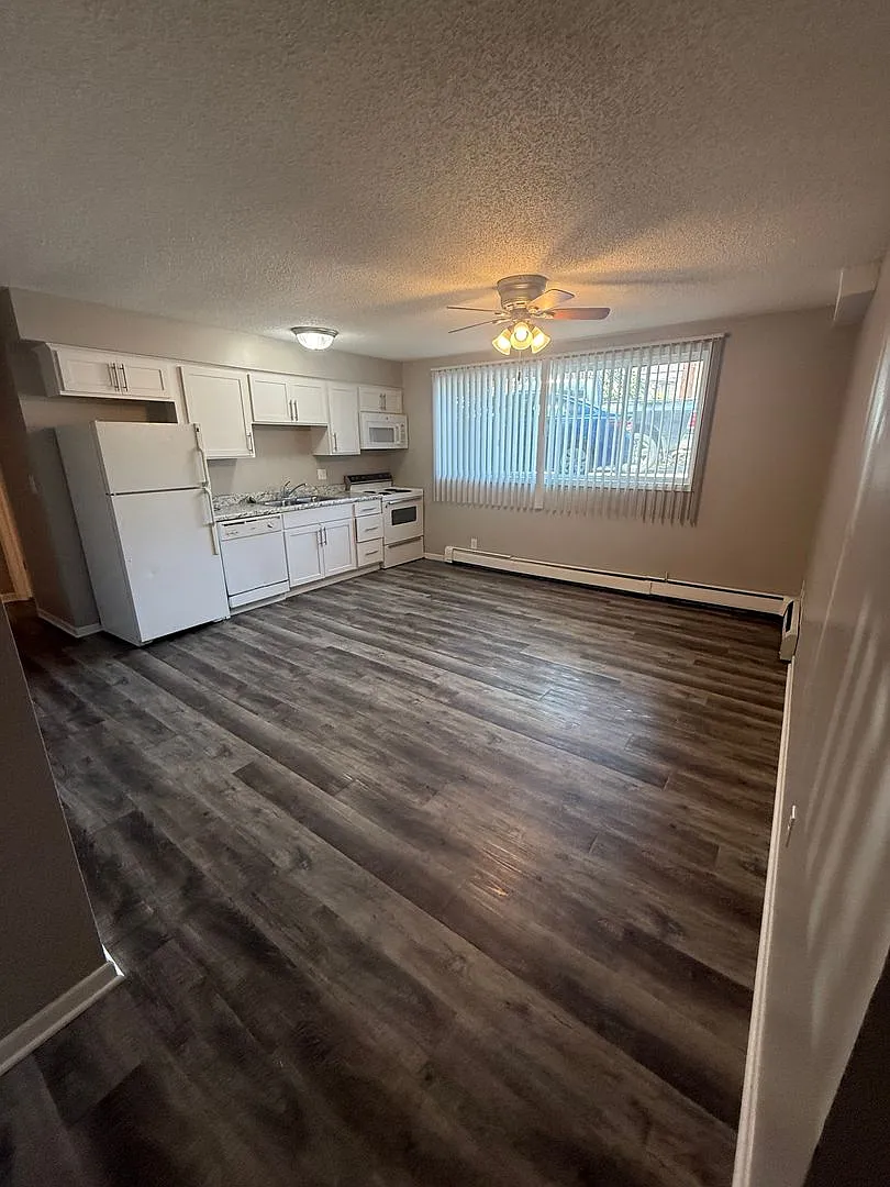 1136 G St — Photo 1