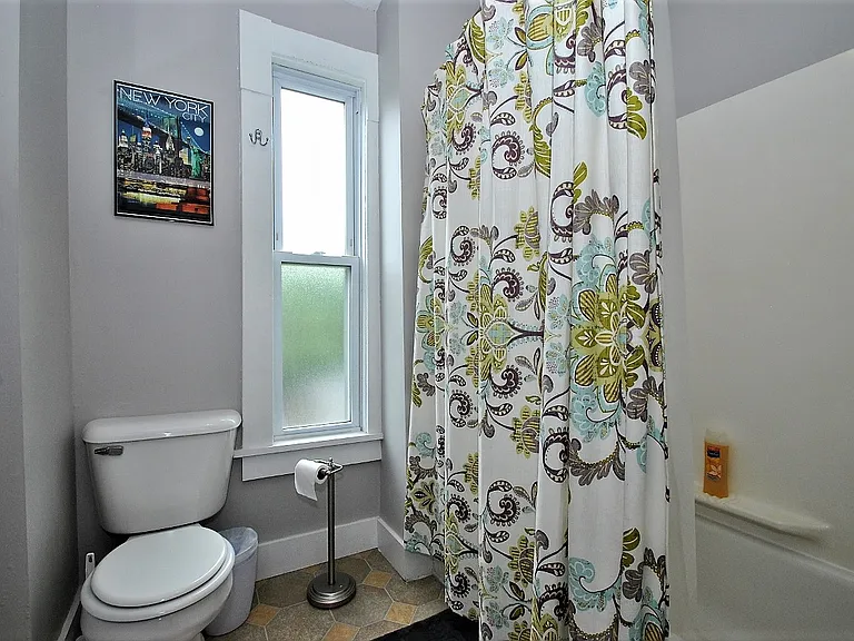 2543 W 10th St — Photo 14
