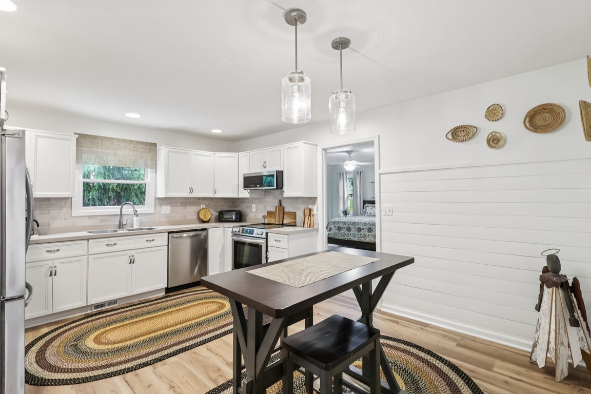 Lakemont Dr-1806-014.jpg
