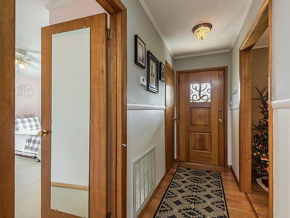 4th image of 6831 Dorchester Dr