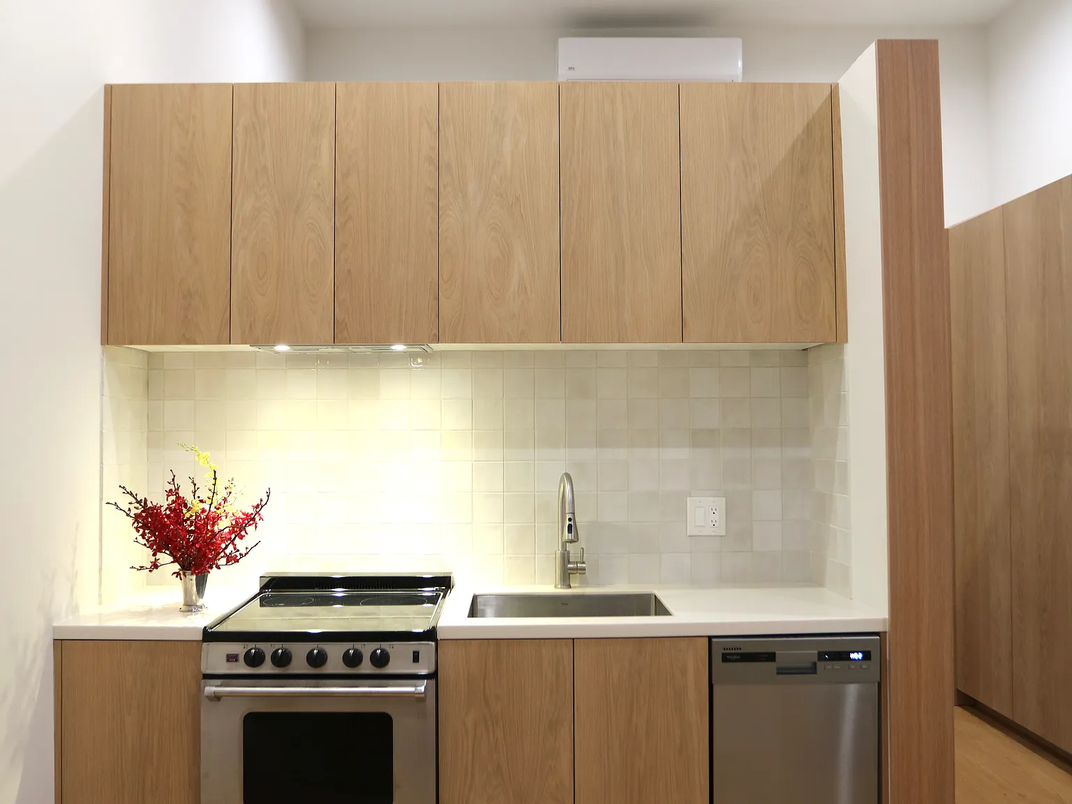 Studio, 565 sqft, $2,500 — Photo 4