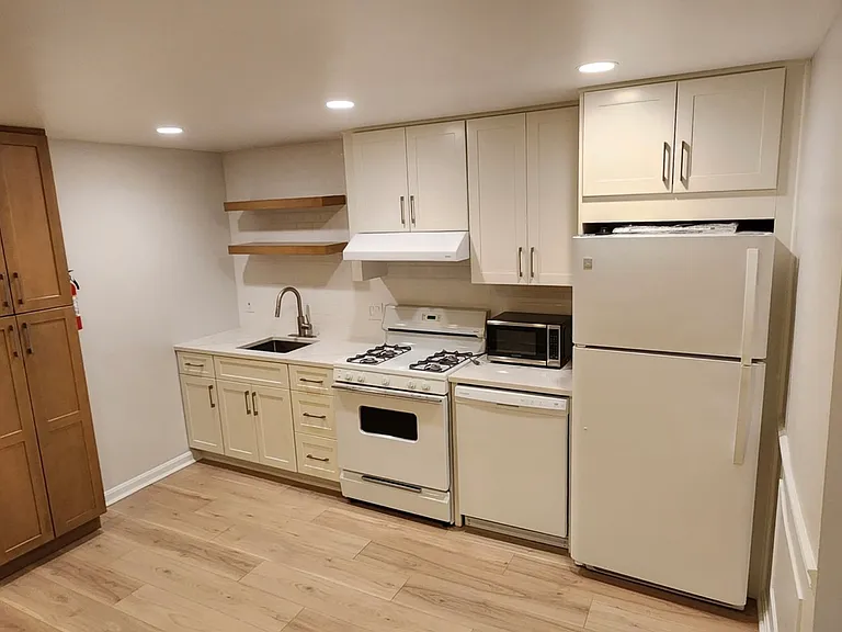 1758 Swann St NW #B — Photo 9