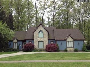 3030 Oakwood Ln, Westlake, OH 44145