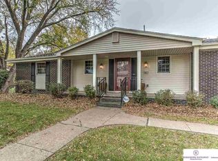 6807 N 52nd St, Omaha, NE 68152