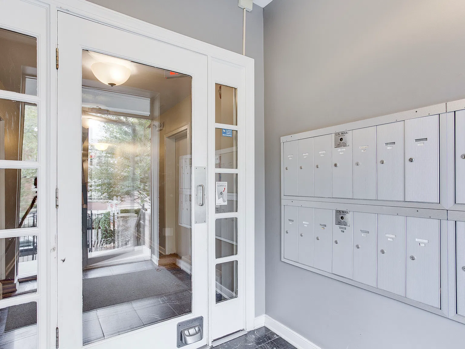 2 bed, 650 sqft, $2,400 — Photo 2