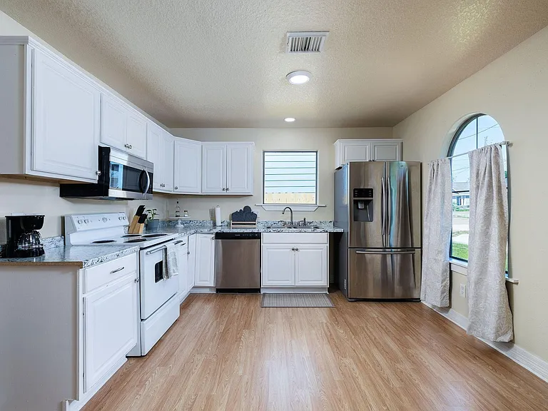 16859 W Juneau — Photo 3