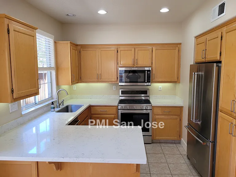 4762 Cheeney St — Photo 2