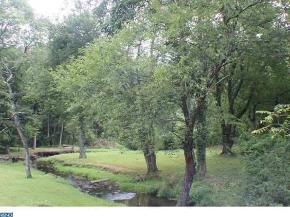 Knoll Dr, Morrisville, PA 19067