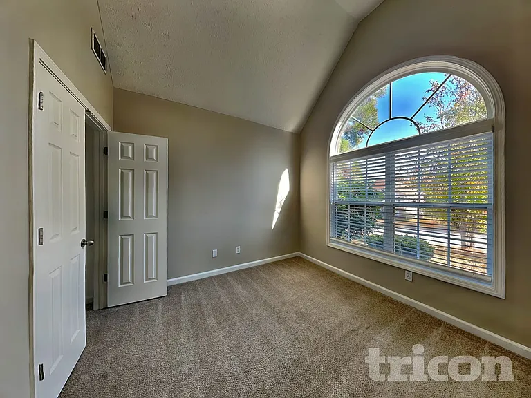 210 Shenandoah Dr — Photo 9