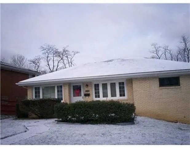 810 Pinecrest Dr photo 1