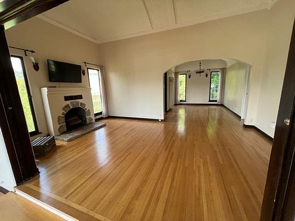 4th image of 2410 McCready Ave