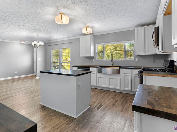 3rd image of 17186 Penn Blvd