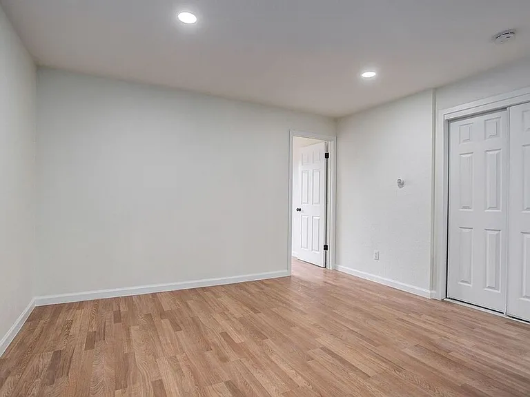 1 and 2 bed Apartments! Many with W/D in unit! Rent Specials! Call Today! Tour Today! — Photo 14