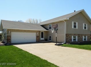 115 Joy St, Sugar Grove, IL 60554