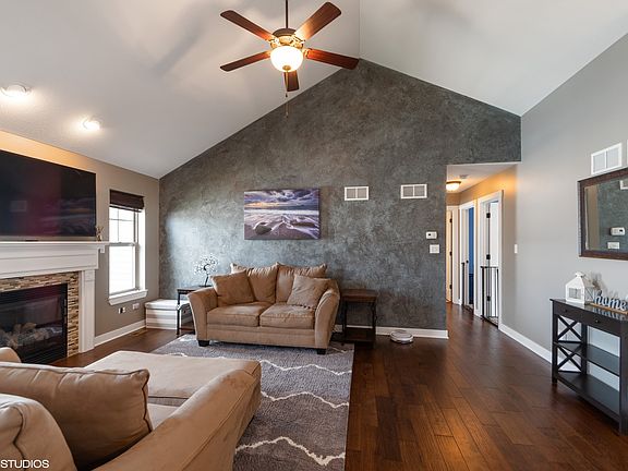 4th image of 470 Eagles Landing Dr