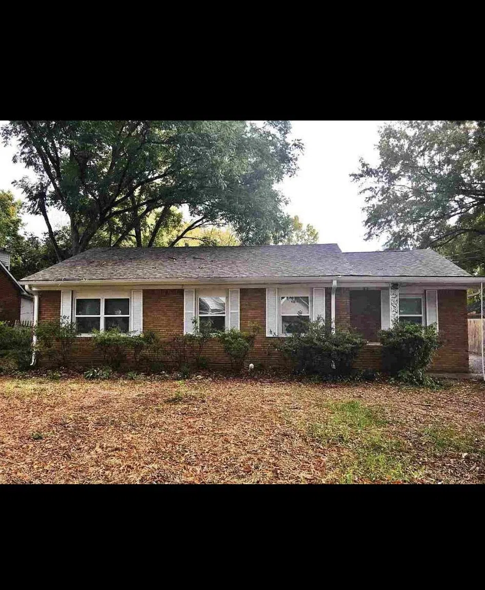 32 Russell Rd — Photo 1