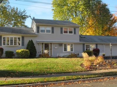 5 Demund Ln, Midland Park, NJ, 07432
