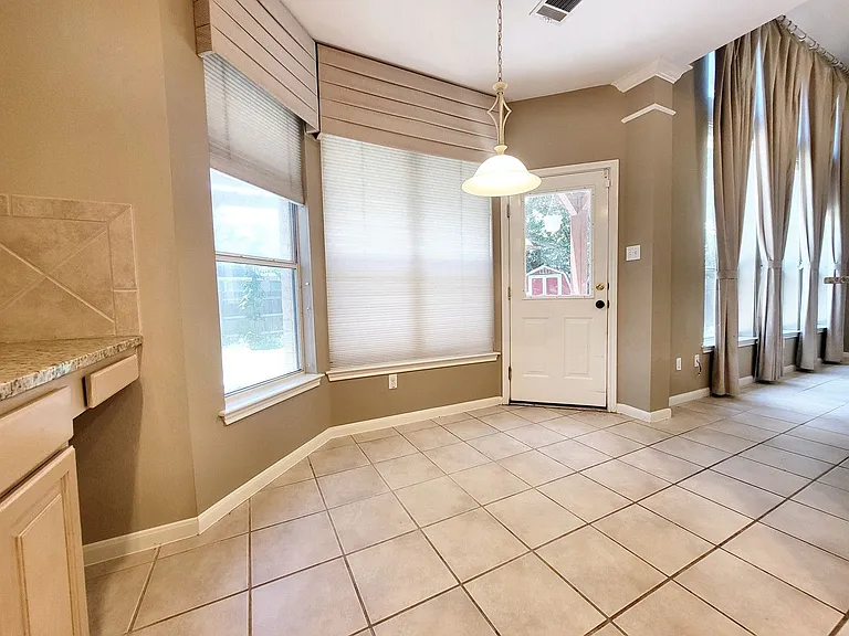 1617 Sunterro — Photo 15
