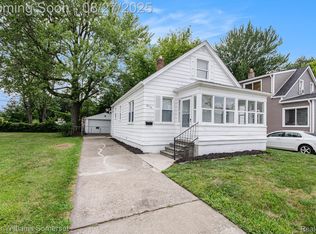 8734 Chalmers Ave, Warren, MI 48089