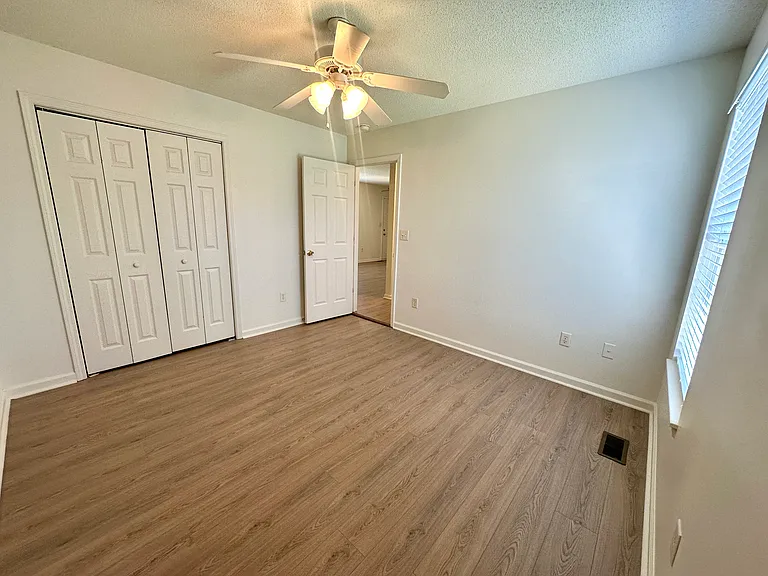 109 England Way — Photo 11