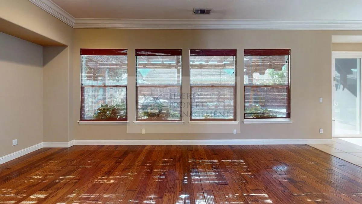 4 bed, 2.5 bath, 2647 sqft, $3,595 — Photo 3