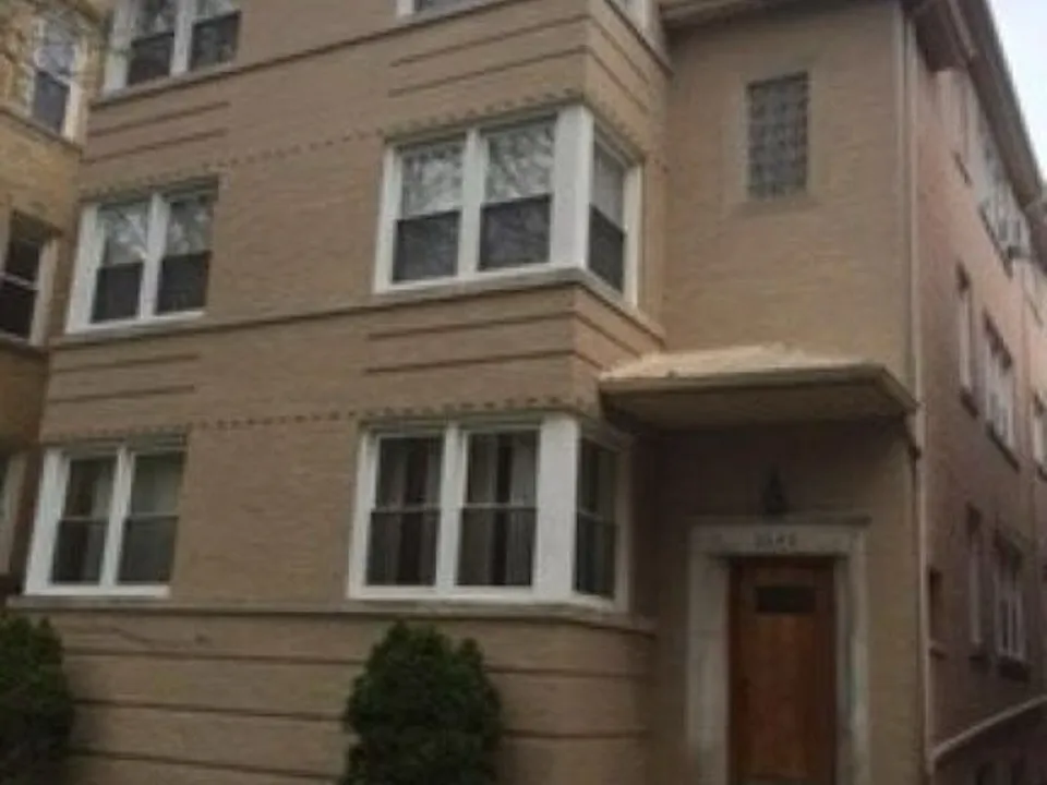 2640 W Greenleaf Ave #3