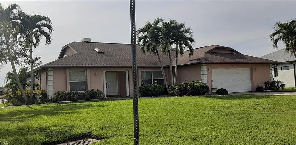 1st image of 230 SE 10th Ave