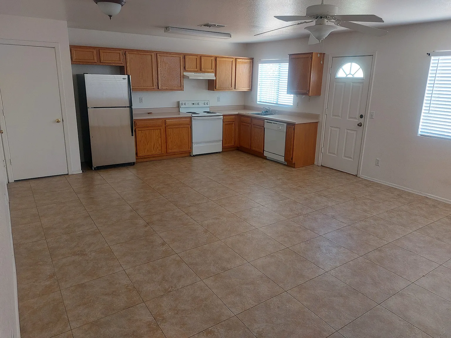 2 bed, 934 sqft, $1,850 — Photo 2