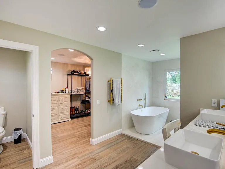 1710 Ray Ave — Photo 13