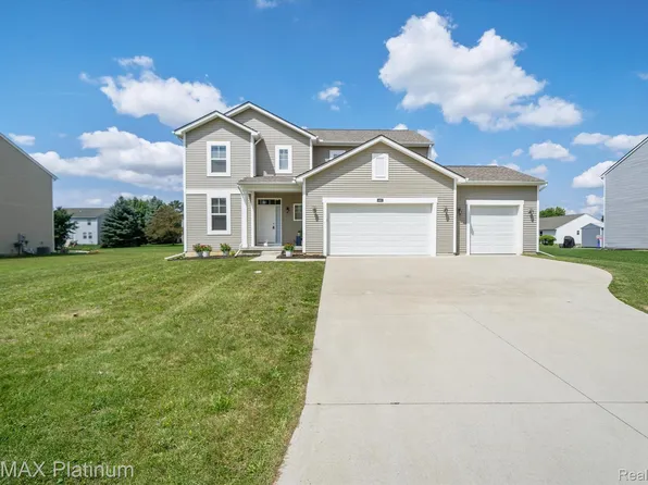 4465 Daniel Dr, Grand Blanc, MI 48439