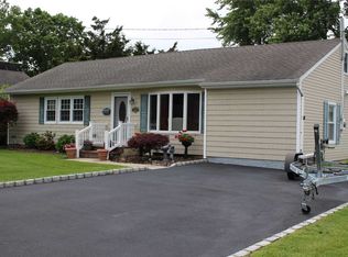 47 Swartout Pl, Amityville, NY 11701