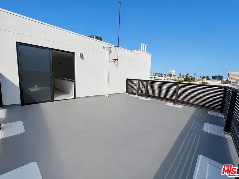 832 3rd St #405 — Photo 30