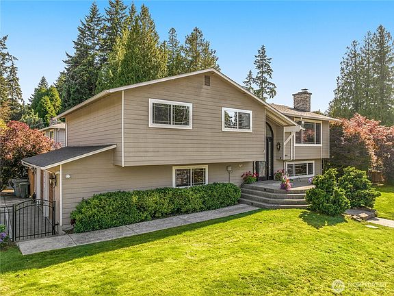 3rd image of 804 15th Street SW