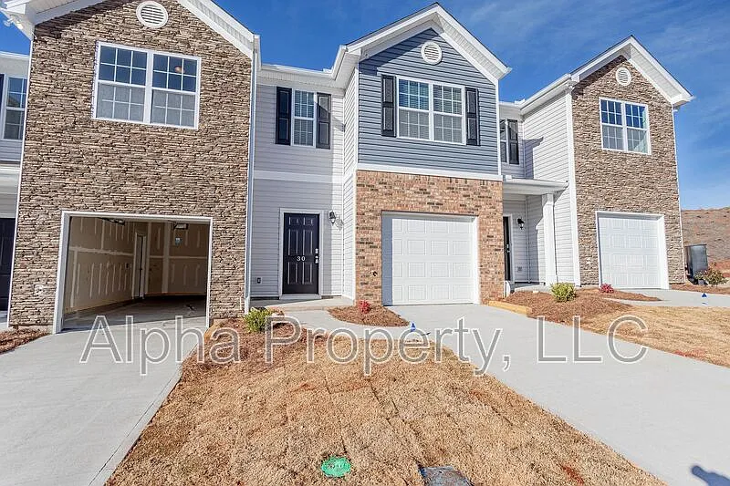 3 bed, 2.5 bath, 1429 sqft, $1,650 — Photo 2