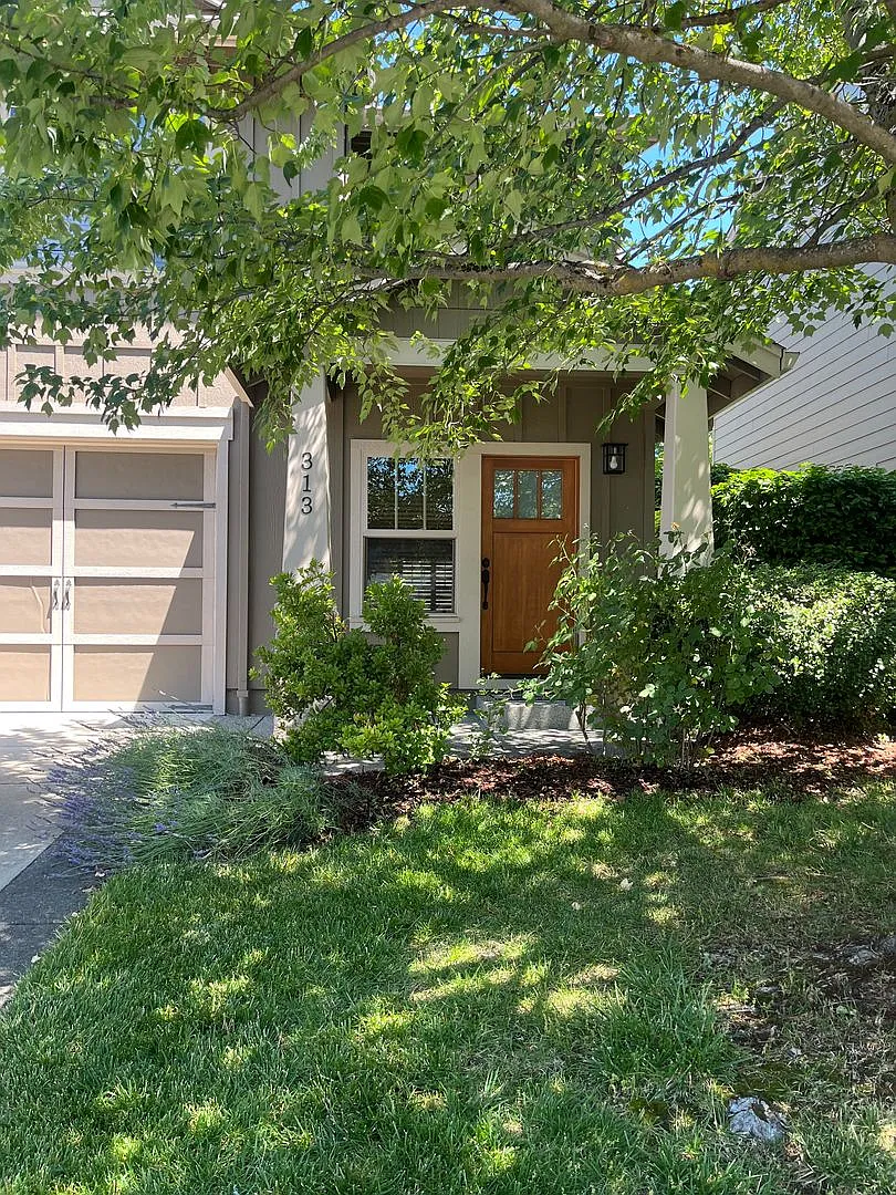 3 Bedroom 2.5 Bath Townhouse — Photo 1