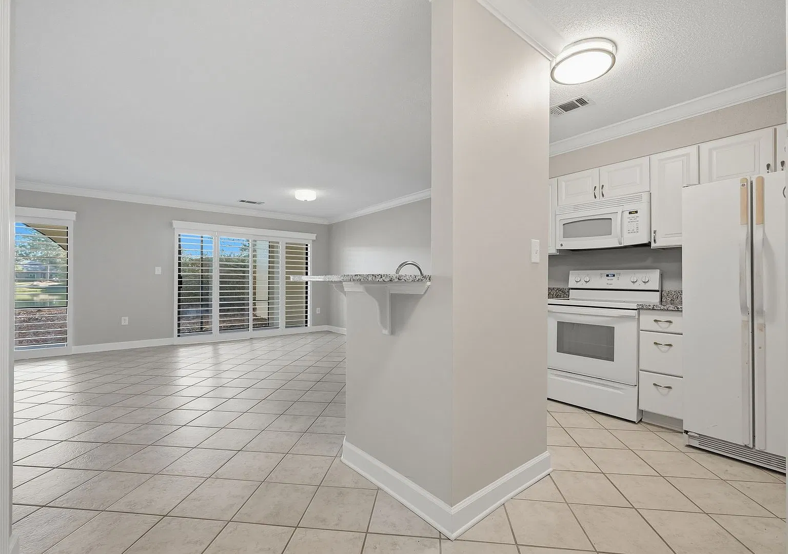Ground-Floor Condo with Gorgeous Lake Views! — Photo 4