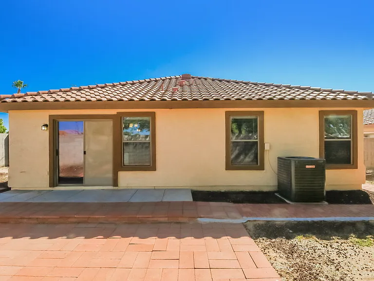 1006 S Clancy Cir — Photo 15