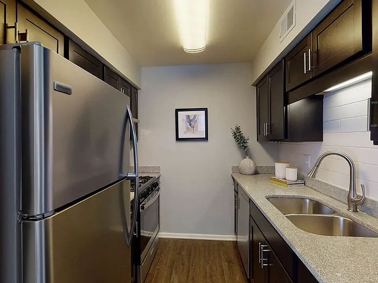 Woodbridge Apartments — Photo 29