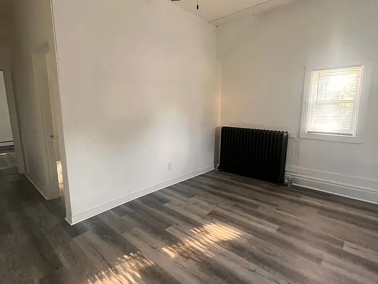319 Franklin Ave — Photo 34