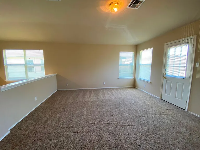 218 Jennifer Ln — Photo 5