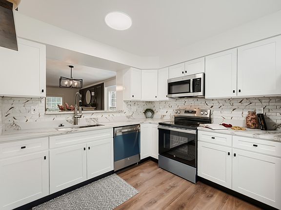 3rd image of 8573 Black Star Cir