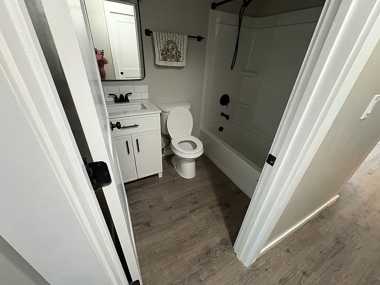 224 N Walker St — Photo 4